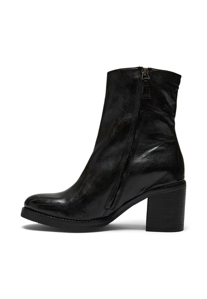 Amust Tokyo Boots
