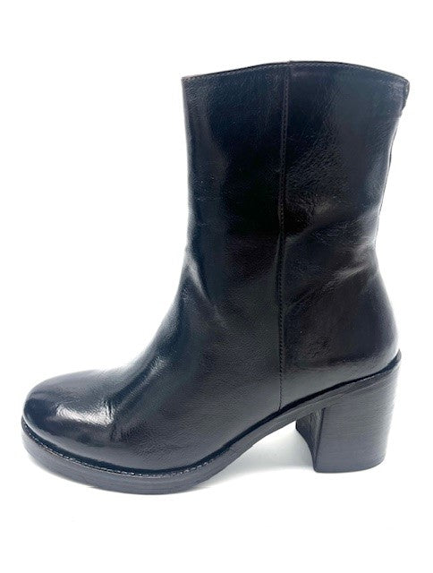Amust Tokyo Boots