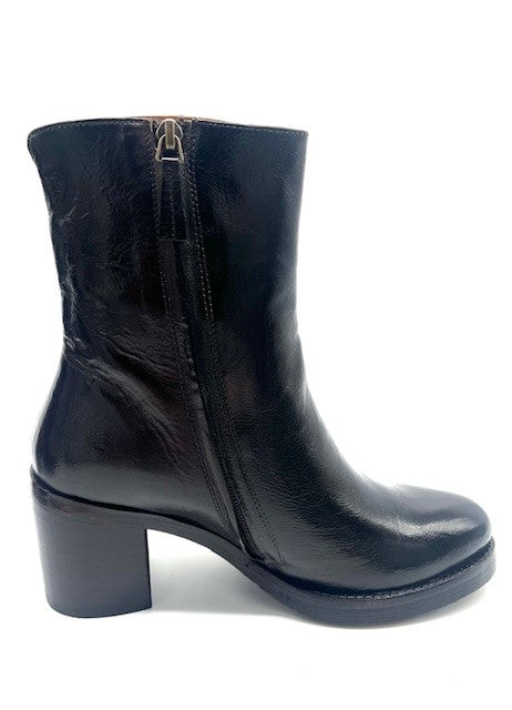 Amust Tokyo Boots