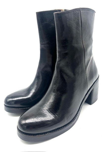 Amust Tokyo Boots